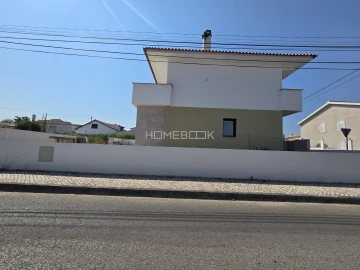 Moradia T4 para Venda em Azeitão (São Lourenço e São Simão)