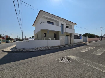 Moradia T4 para Venda em Azeitão (São Lourenço e São Simão)