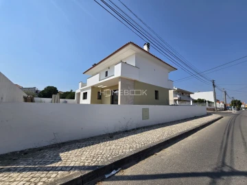 Moradia T4 para Venda em Azeitão (São Lourenço e São Simão)