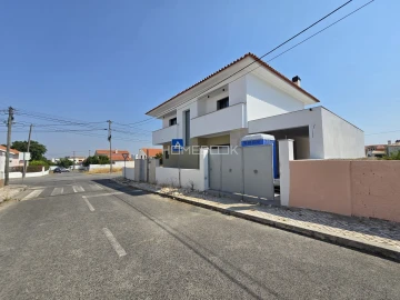 Moradia T4 para Venda em Azeitão (São Lourenço e São Simão)