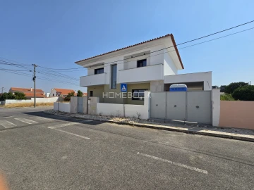 Moradia T4 para Venda em Azeitão (São Lourenço e São Simão)