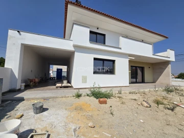 Moradia T4 para Venda em Azeitão (São Lourenço e São Simão)
