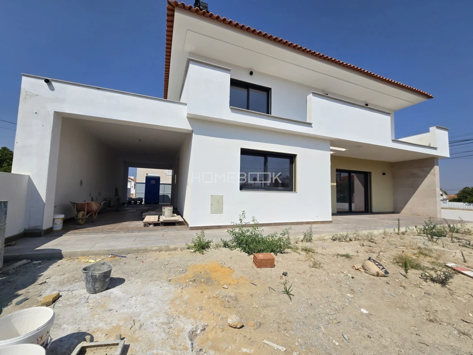 Moradia T4 para Venda em Azeitão (São Lourenço e São Simão) Foto 1