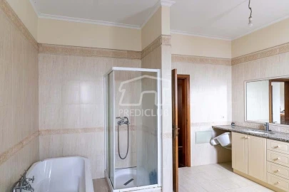 Moradia T4 para Venda em Funchal (Santa Maria Maior)