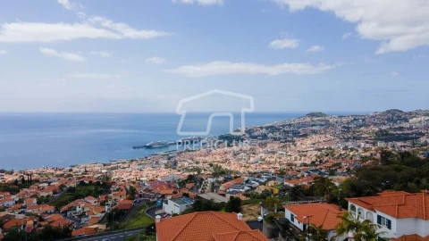 Moradia T4 para Venda em Funchal (Santa Maria Maior)