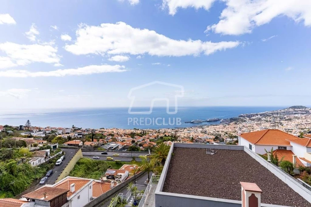 Moradia T4 para Venda em Funchal (Santa Maria Maior) Foto 4