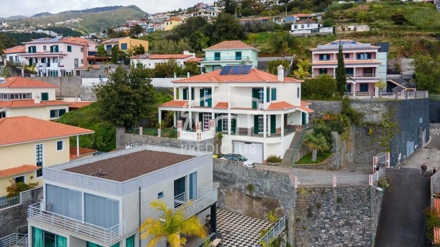 Moradia T4 para Venda em Funchal (Santa Maria Maior) Foto 6