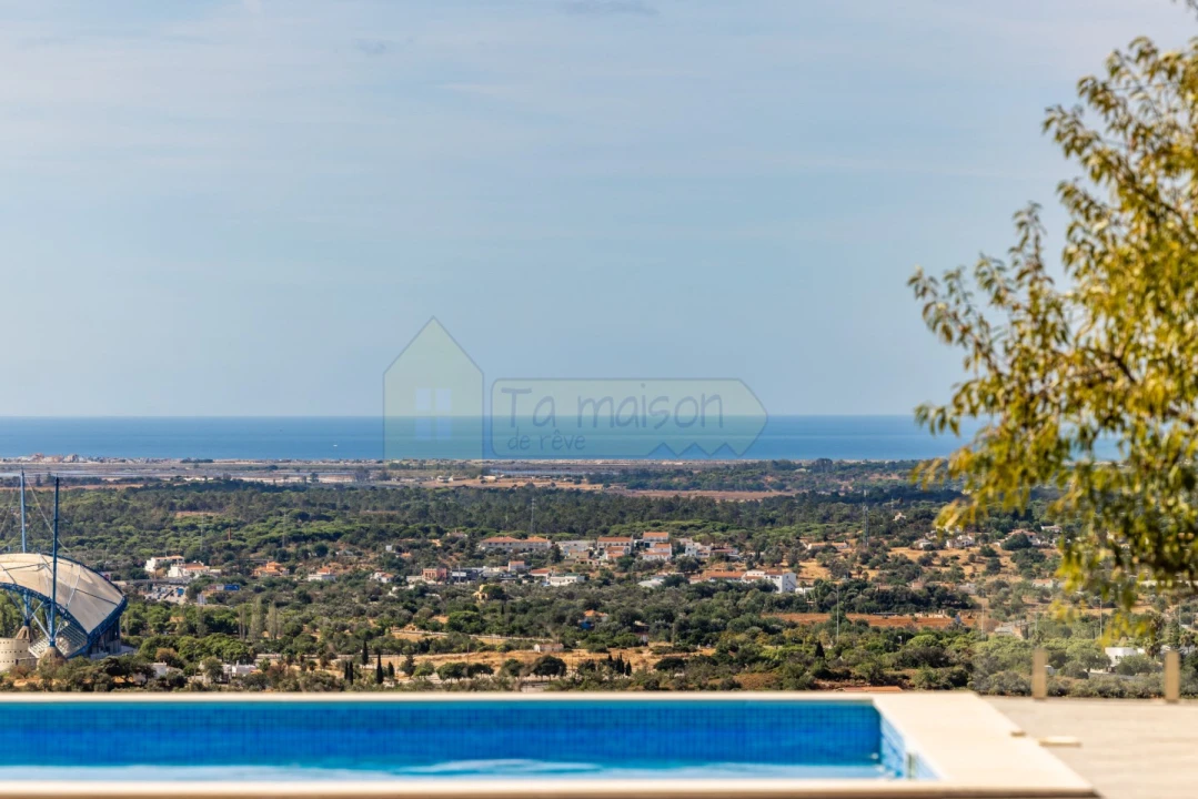 Moradia T6 para Venda em Santa Barbara de Nexe Foto 3