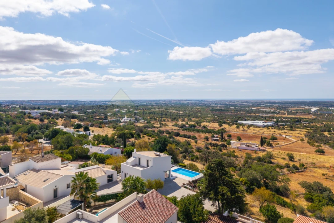 Moradia T6 para Venda em Santa Barbara de Nexe Foto 19