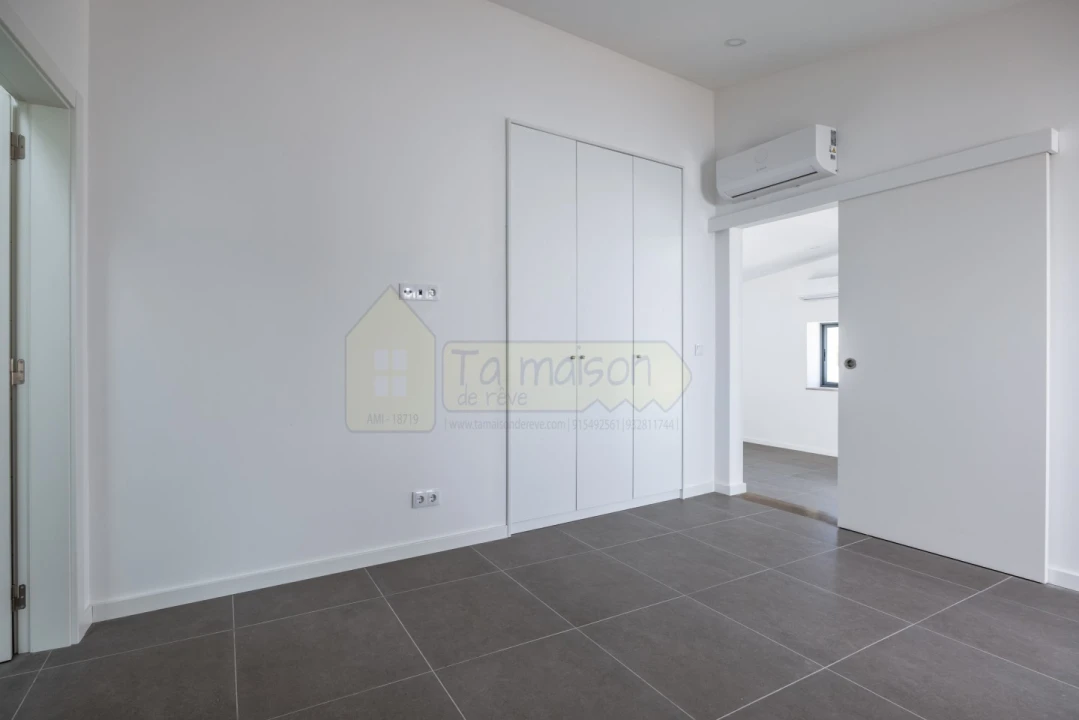 Moradia T6 para Venda em Santa Barbara de Nexe Foto 52