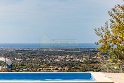 Moradia T6 para Venda em Santa Barbara de Nexe