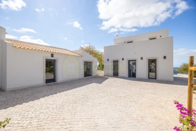 Moradia T6 para Venda em Santa Barbara de Nexe