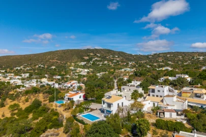 Moradia T6 para Venda em Santa Barbara de Nexe