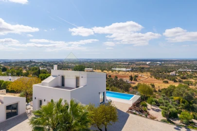 Moradia T6 para Venda em Santa Barbara de Nexe