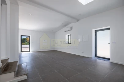 Moradia T6 para Venda em Santa Barbara de Nexe