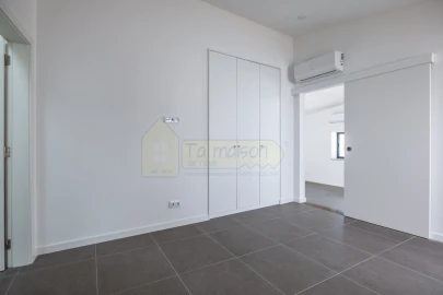 Moradia T6 para Venda em Santa Barbara de Nexe