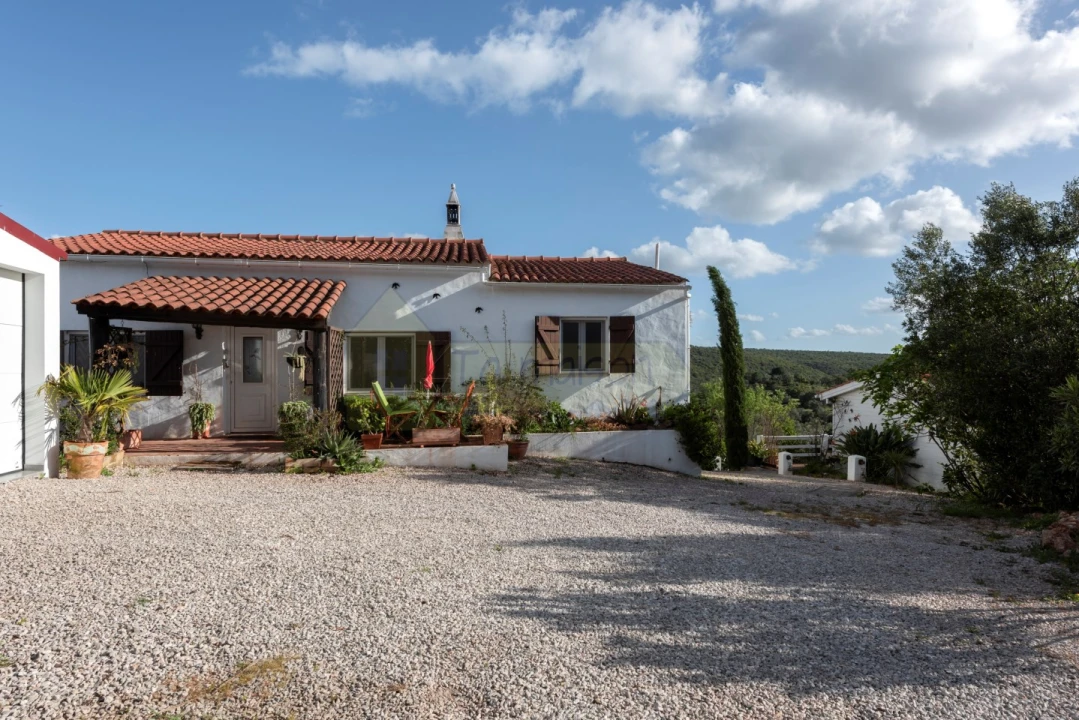 Moradia T4 para Venda em Salir Foto 7