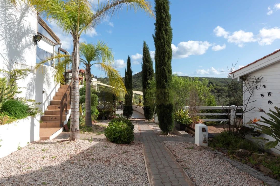 Moradia T4 para Venda em Salir Foto 9