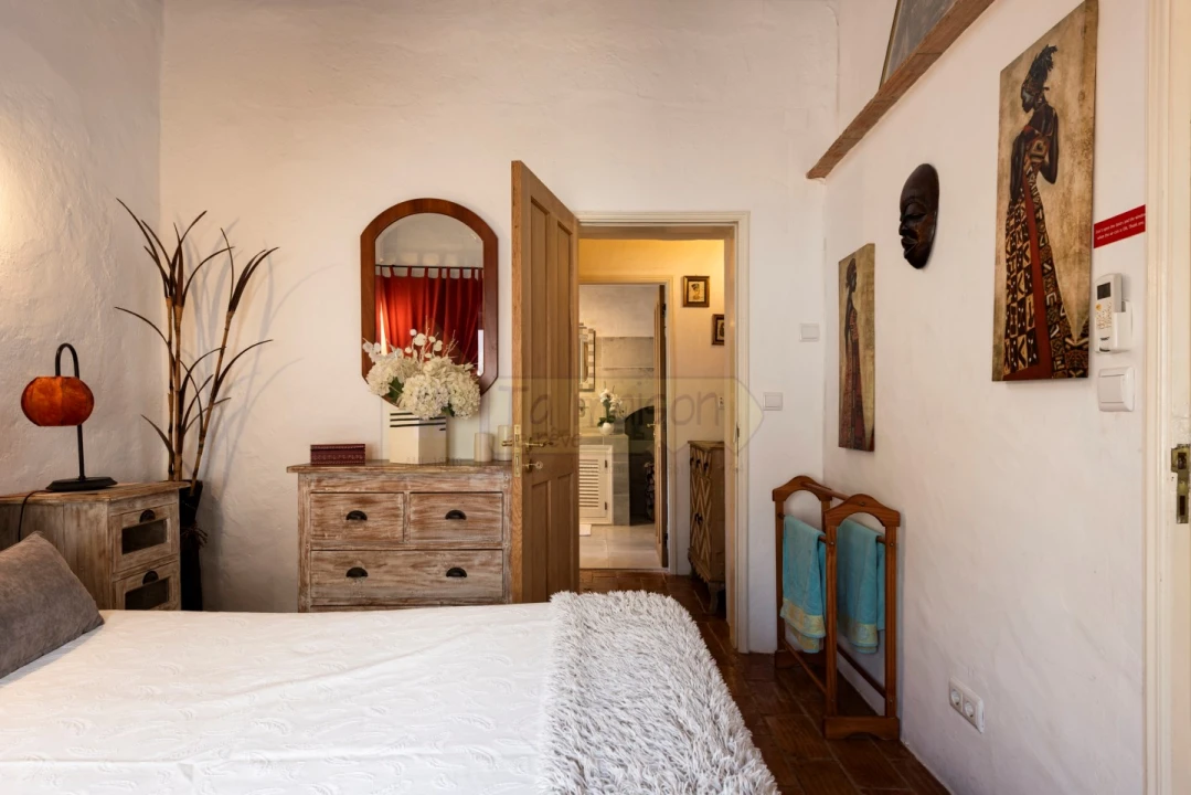 Moradia T4 para Venda em Salir Foto 13