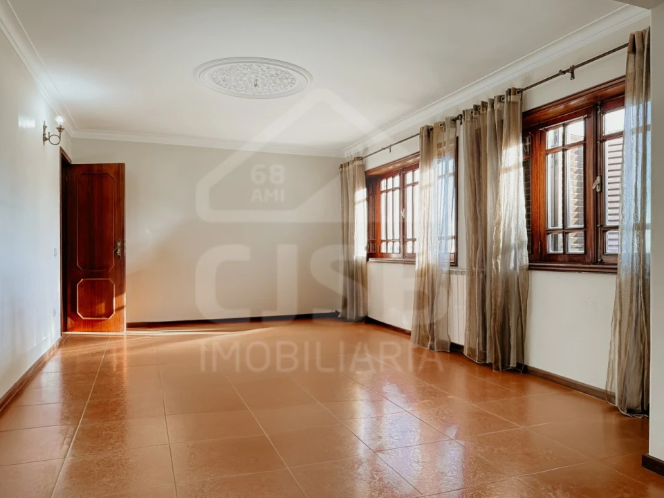 Moradia T5 para Venda em Salvaterra de Magos e Foros de Salvaterra Foto 11