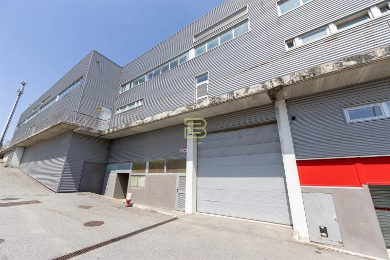 Armazém para Arrendamento em Ermesinde Foto 2