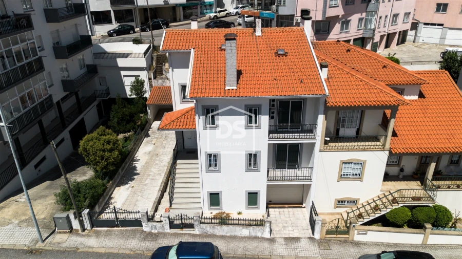 Moradia T4 para Venda em Guarda Foto 1