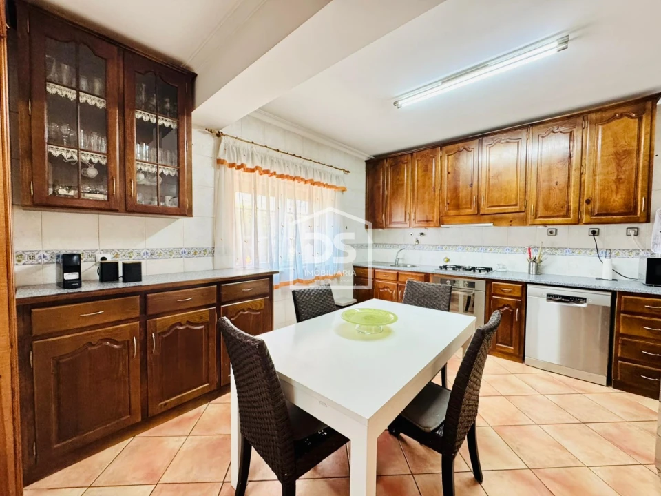 Moradia T4 para Venda em Guarda Foto 2