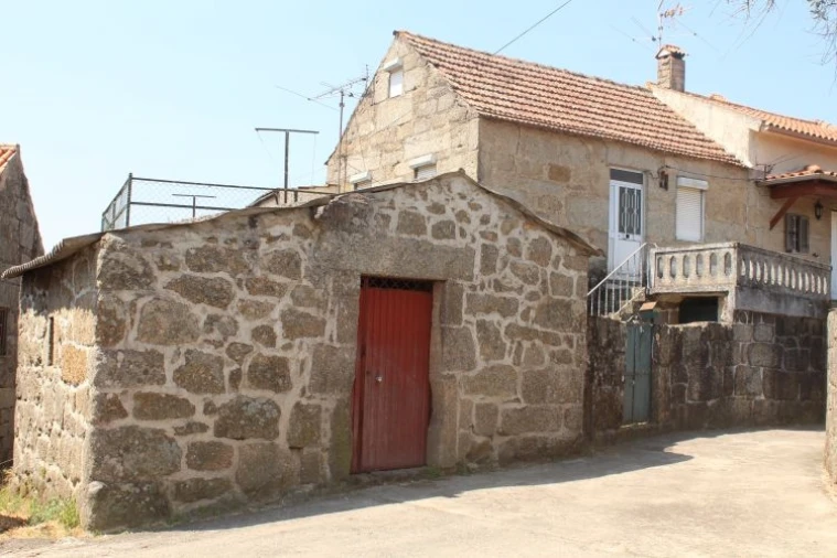 Moradia T3 para Venda em Travanca de Lagos Foto 9