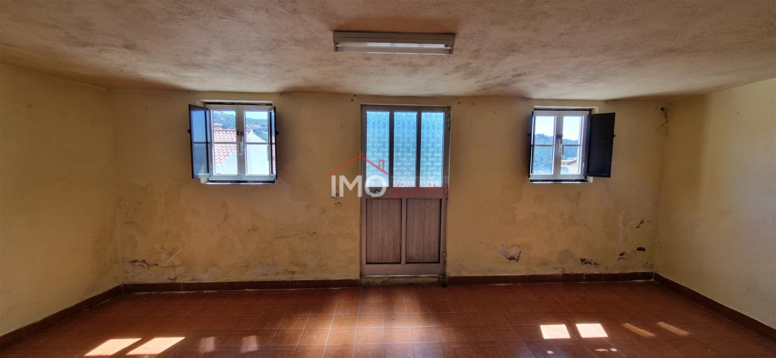 Moradia T3 para Venda em Santiago Maior Foto 18