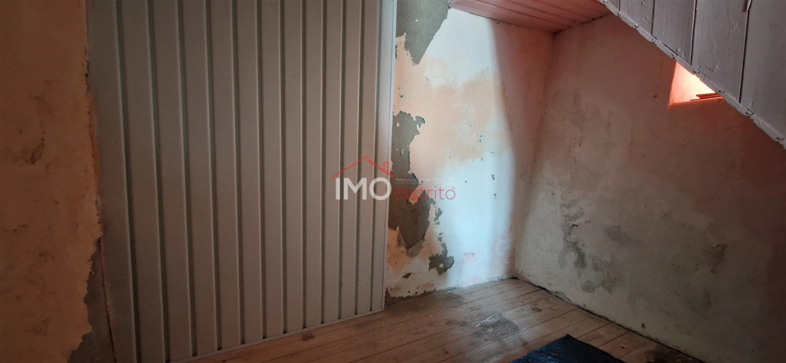 Moradia T3 para Venda em Santiago Maior Foto 13