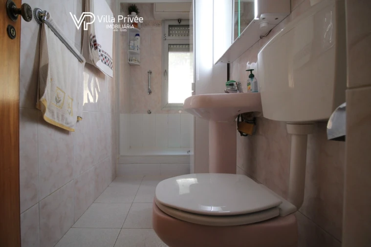 Apartamento T2 para Venda em Santo António dos Cavaleiros e Frielas Foto 17