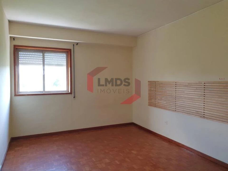 Apartamento T3 para Venda em Oliveira do Douro Foto 13