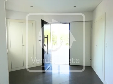 Moradia T4 para Venda em Queluz e Belas