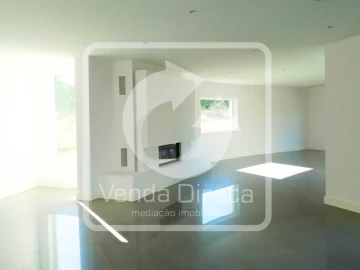 Moradia T4 para Venda em Queluz e Belas