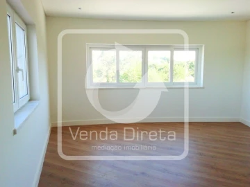 Moradia T4 para Venda em Queluz e Belas