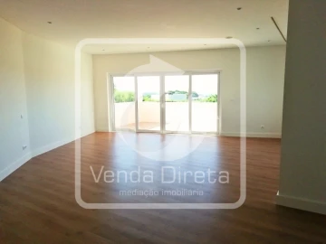 Moradia T4 para Venda em Queluz e Belas