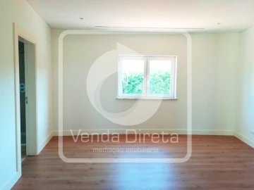 Moradia T4 para Venda em Queluz e Belas