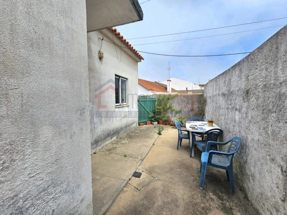 Moradia T2 para Venda em Atouguia da Baleia Foto 16