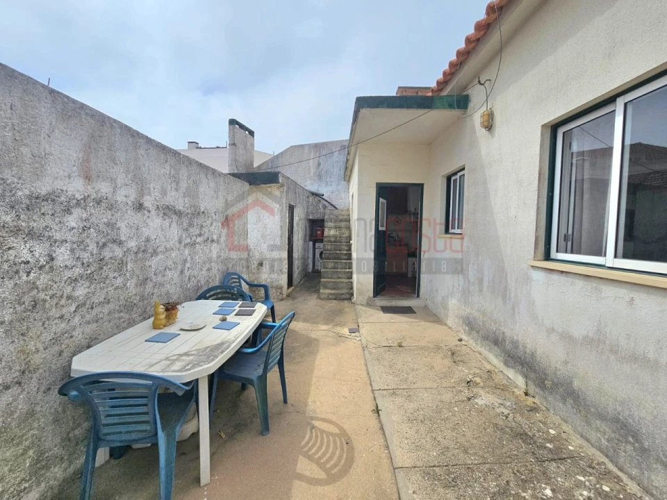Moradia T2 para Venda em Atouguia da Baleia Foto 17