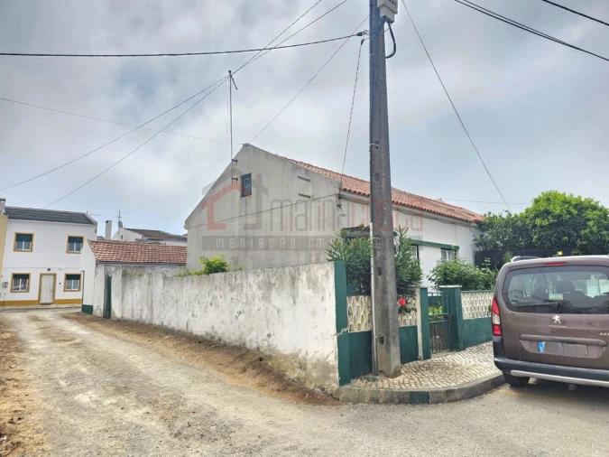 Moradia T2 para Venda em Atouguia da Baleia Foto 4