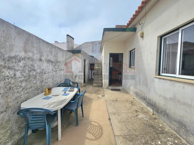 Moradia T2 para Venda em Atouguia da Baleia Foto 17