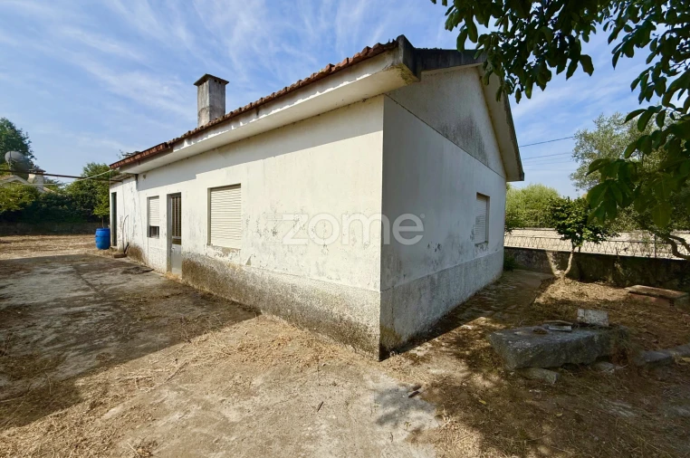 Moradia T1 para Venda em Areias, Sequeirô, Lama e Palmeira Foto 3