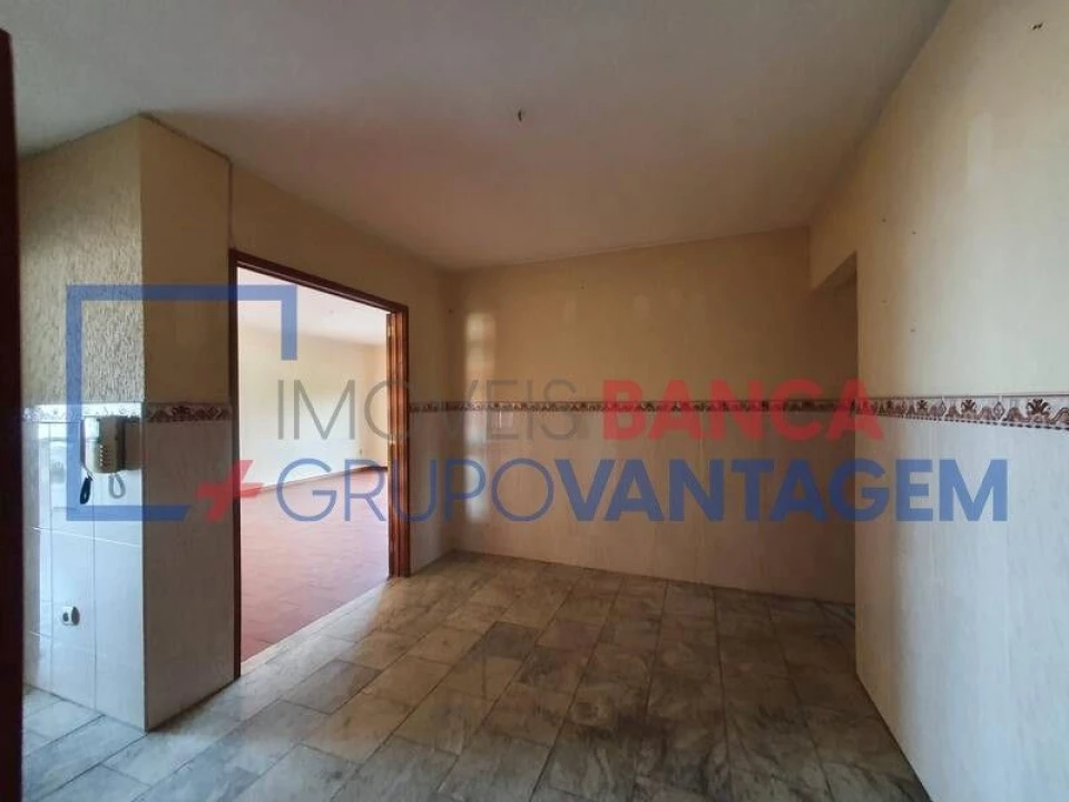 Apartamento T3 para Venda em Oliveira do Douro Foto 2