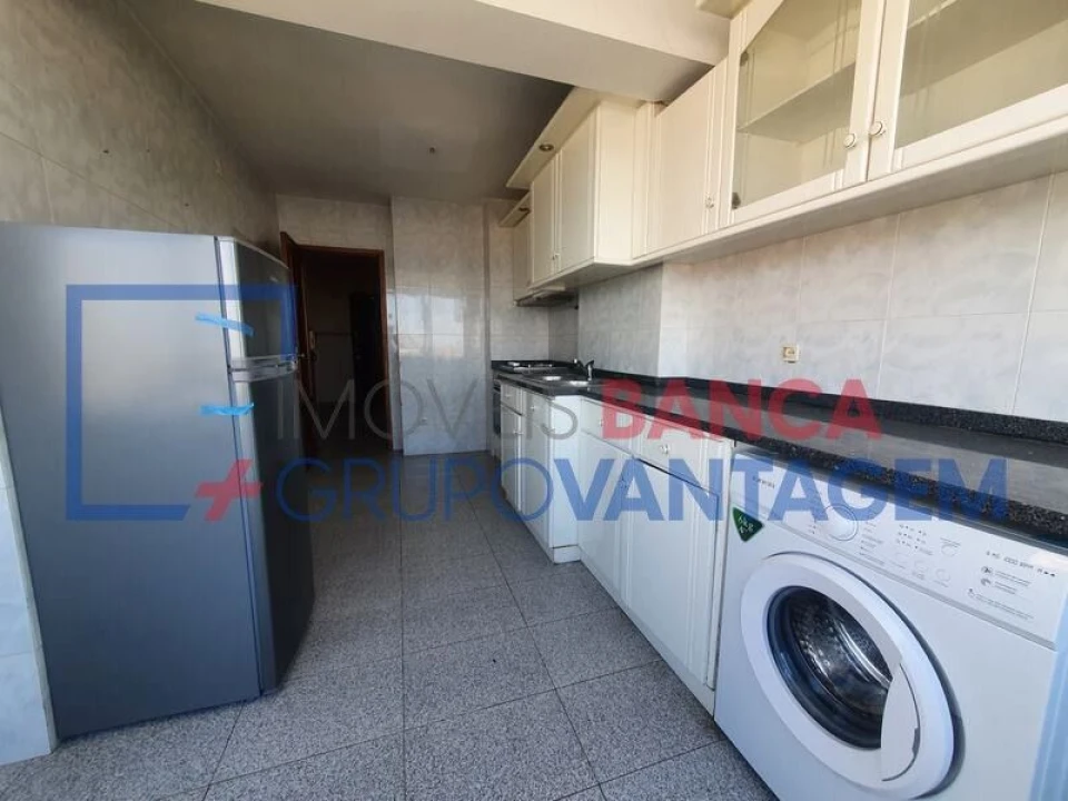 Apartamento T3 para Venda em Oliveira do Douro Foto 4