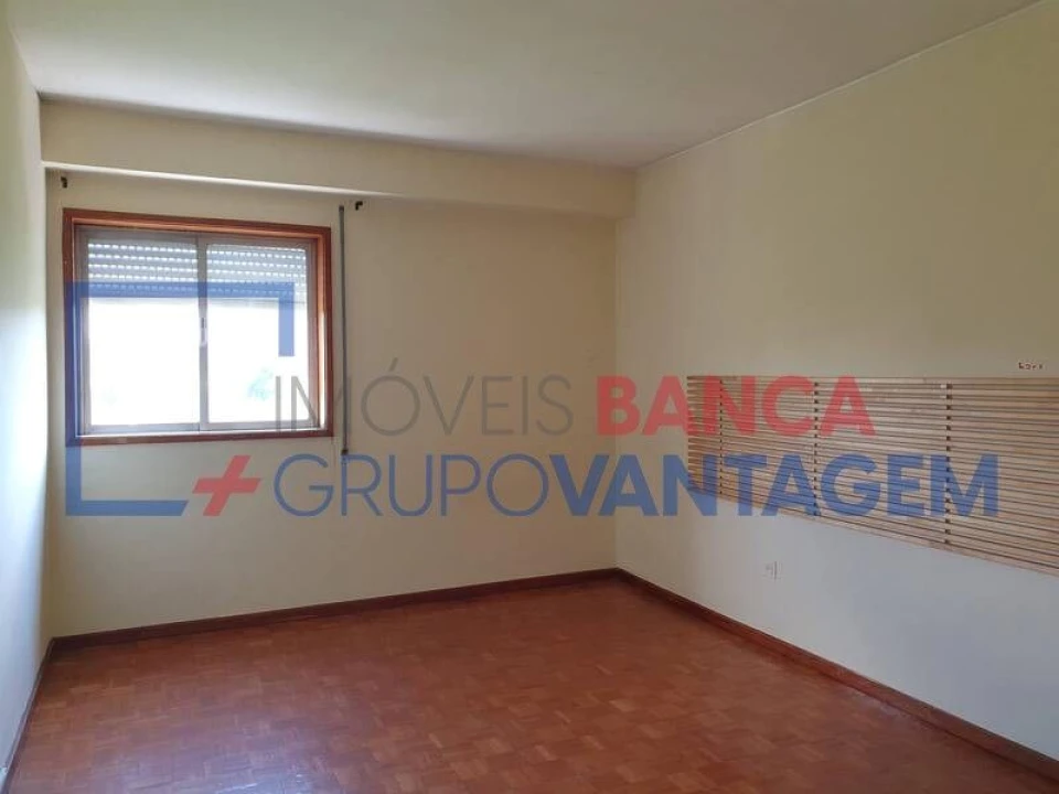 Apartamento T3 para Venda em Oliveira do Douro Foto 8