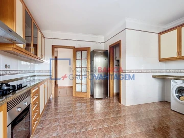 Apartamento T3 para Venda em Santa Maria e São Miguel, São Martinho, São Pedro Penaferrim