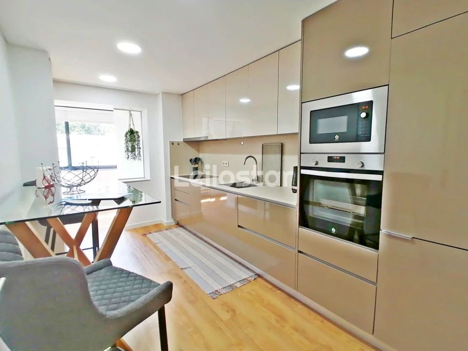 Apartamento T3 para Arrendamento em Arcozelo Foto 1