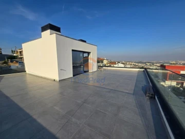 Moradia T5 para Venda em Pontinha e Famões
