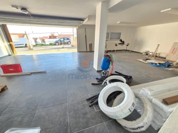 Moradia T5 para Venda em Pontinha e Famões