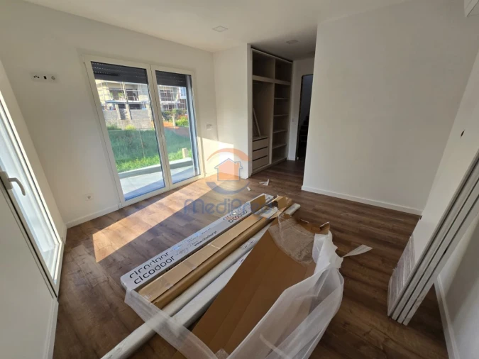 Moradia T5 para Venda em Pontinha e Famões Foto 6
